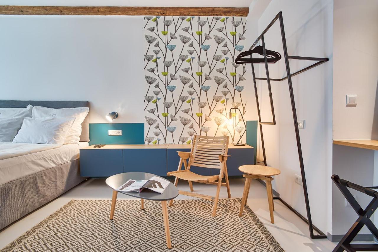 Bed and Breakfast Nars Ровінь Екстер'єр фото