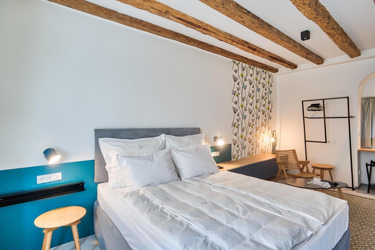 Bed and Breakfast Nars Ровінь Екстер'єр фото